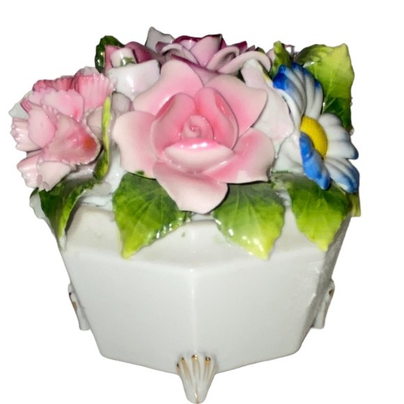 Vintage Capodimonte Style Floral Porcelain Display Figurine Floral Piece *READ* - Picture 6 of 11